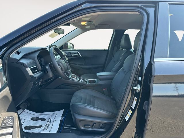 2023 Mitsubishi Outlander PHEV SE