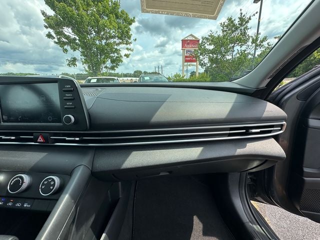 2023 Hyundai Elantra SE