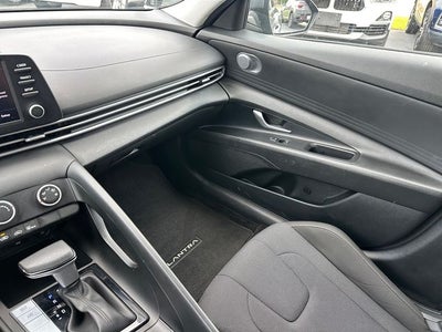 2023 Hyundai Elantra SE