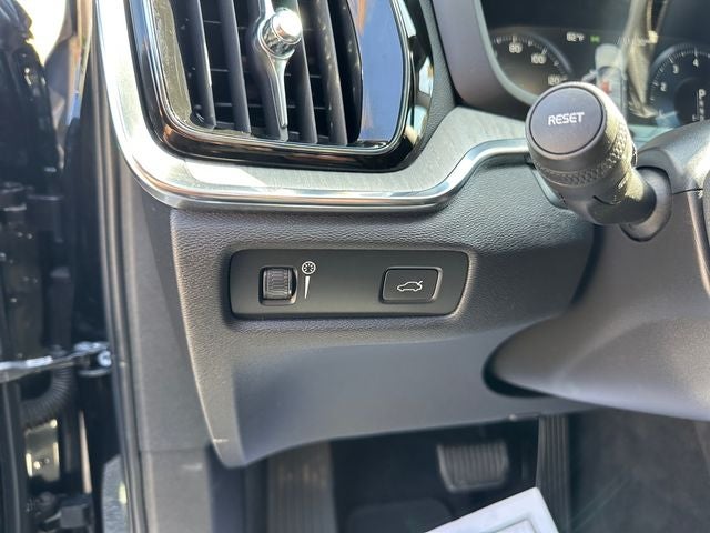 2021 Volvo V60 Cross Country T5