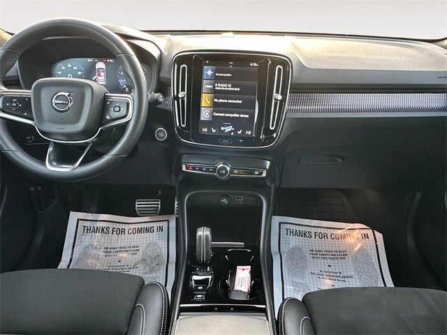 2022 Volvo XC40 R-Design