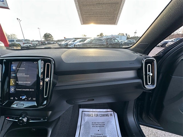 2022 Volvo XC40 R-Design