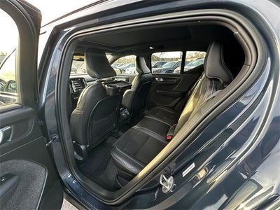 2022 Volvo XC40 R-Design