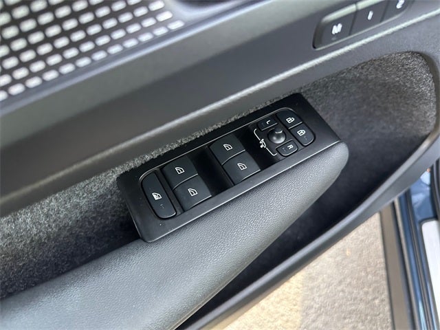 2022 Volvo XC40 R-Design