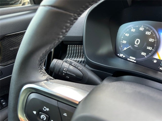 2022 Volvo XC40 R-Design