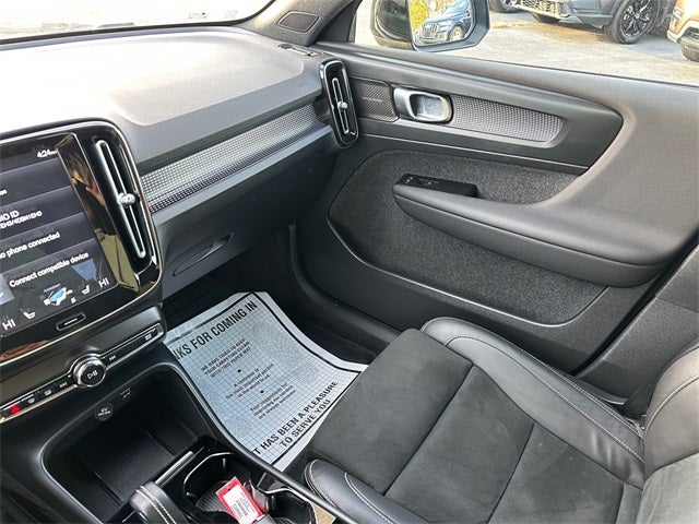 2022 Volvo XC40 R-Design