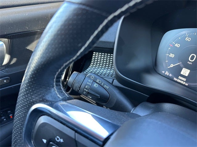 2021 Volvo XC40 R-Design