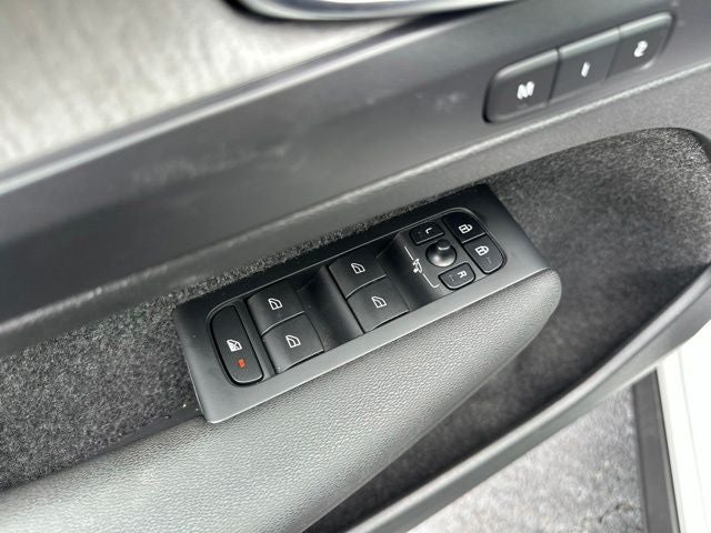 2023 Volvo XC40 B4 Core