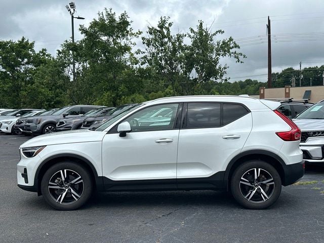 2023 Volvo XC40 B4 Core