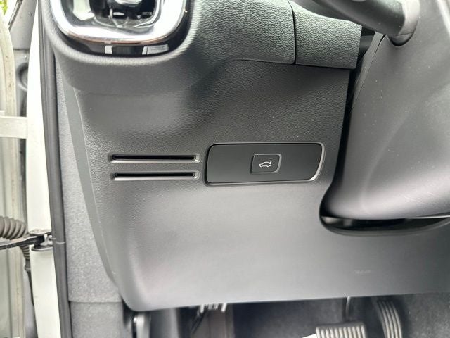 2023 Volvo XC40 B4 Core
