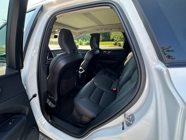 2023 Volvo XC60 B5 Plus Dark Theme
