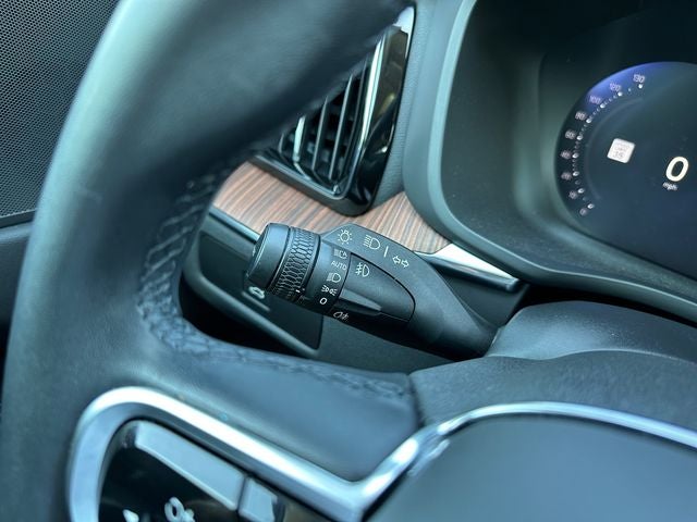 2023 Volvo XC60 B5 Plus Dark Theme