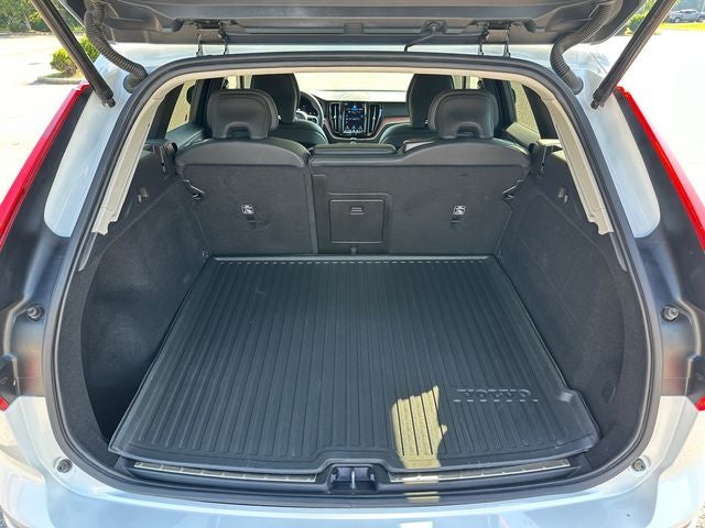 2023 Volvo XC60 B5 Plus Dark Theme