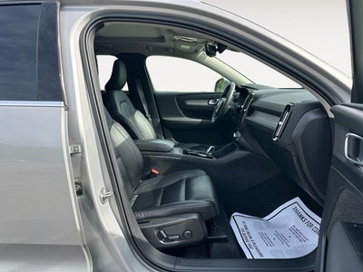 2023 Volvo XC40 B5 Plus Bright Theme
