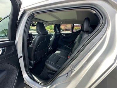 2023 Volvo XC40 B5 Plus Bright Theme
