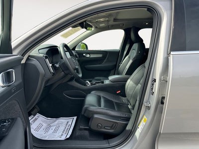2023 Volvo XC40 B5 Plus Bright Theme