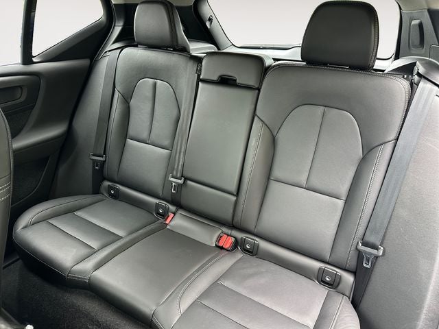 2025 Volvo XC40 B5 Core