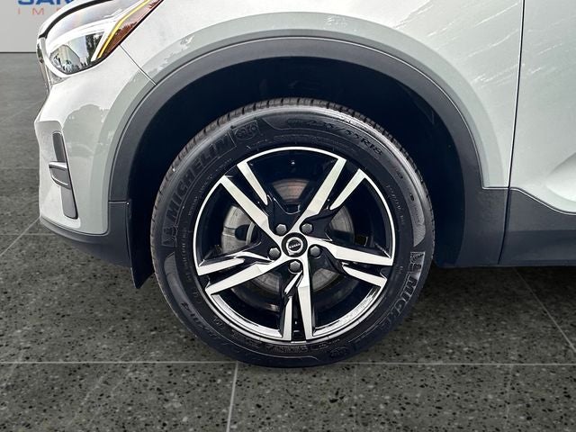 2025 Volvo XC40 B5 Core