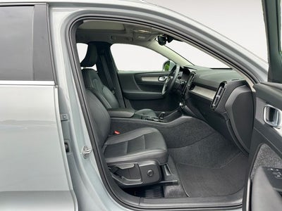 2025 Volvo XC40 B5 Core