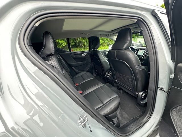 2025 Volvo XC40 B5 Core