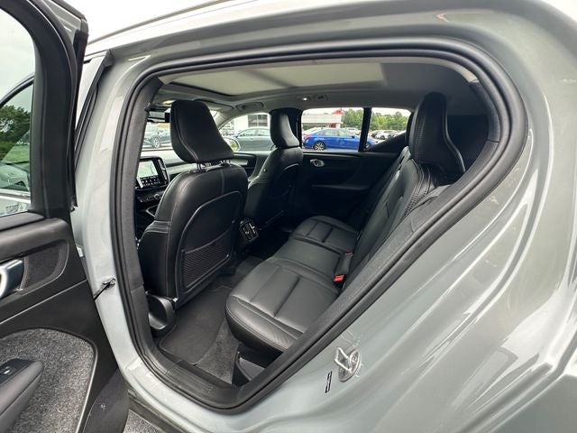 2025 Volvo XC40 B5 Core