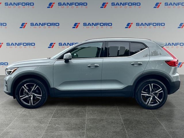 2025 Volvo XC40 B5 Core