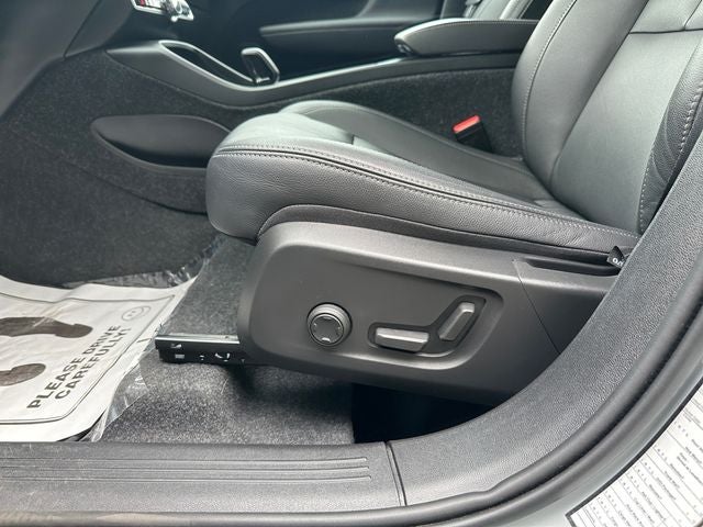 2025 Volvo XC40 B5 Core