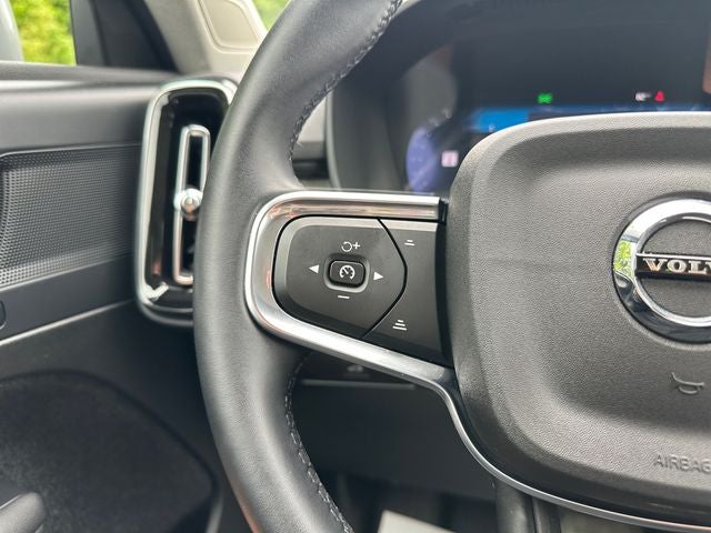 2025 Volvo XC40 B5 Core