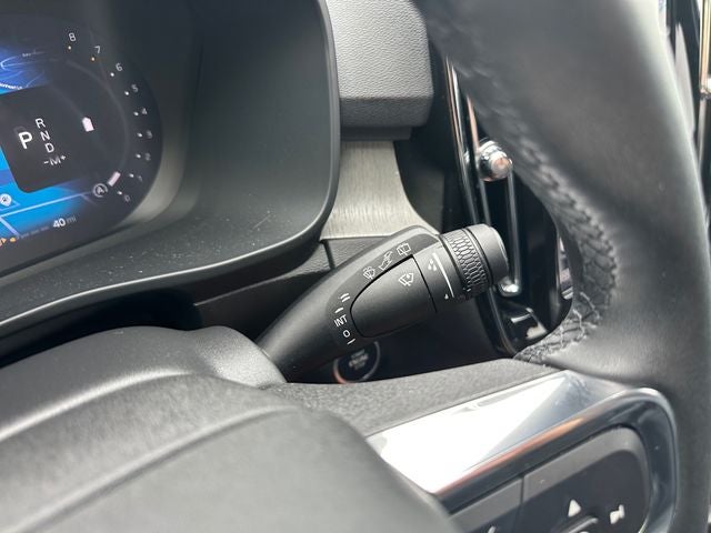 2025 Volvo XC40 B5 Core