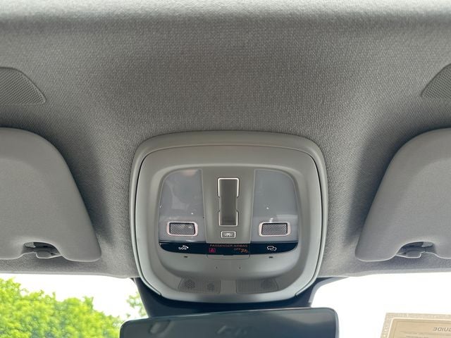 2025 Volvo XC40 B5 Core