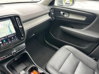 2025 Volvo XC40 B5 Core