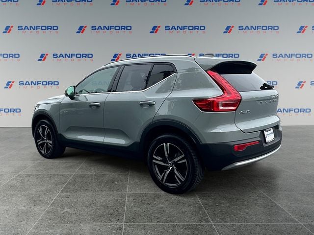 2025 Volvo XC40 B5 Core