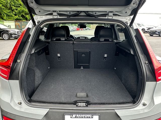 2025 Volvo XC40 B5 Core