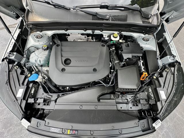 2025 Volvo XC40 B5 Core