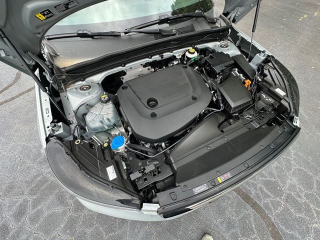 2025 Volvo XC40 B5 Core