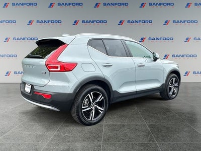 2025 Volvo XC40 B5 Core