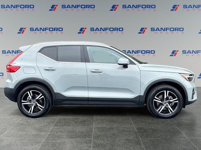 2025 Volvo XC40 B5 Core