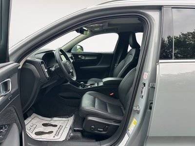 2025 Volvo XC40 B5 Core
