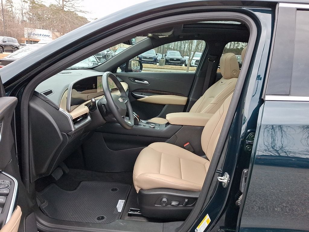 2025 Cadillac XT4 Premium Luxury