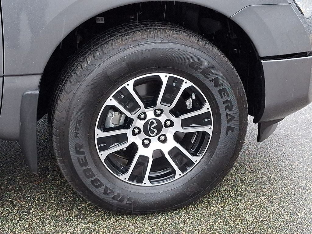 2024 Nissan Titan SV