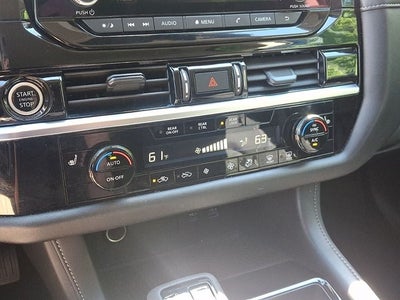 2024 Nissan Pathfinder SV