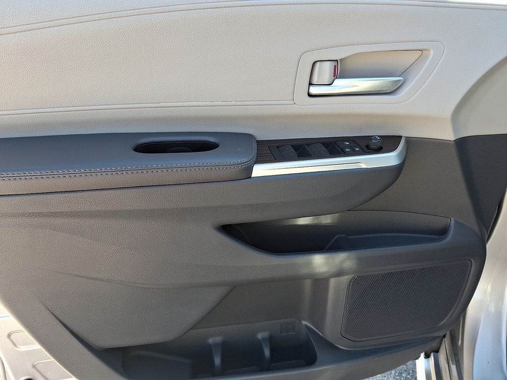 2024 Toyota Sienna XLE 8 Passenger