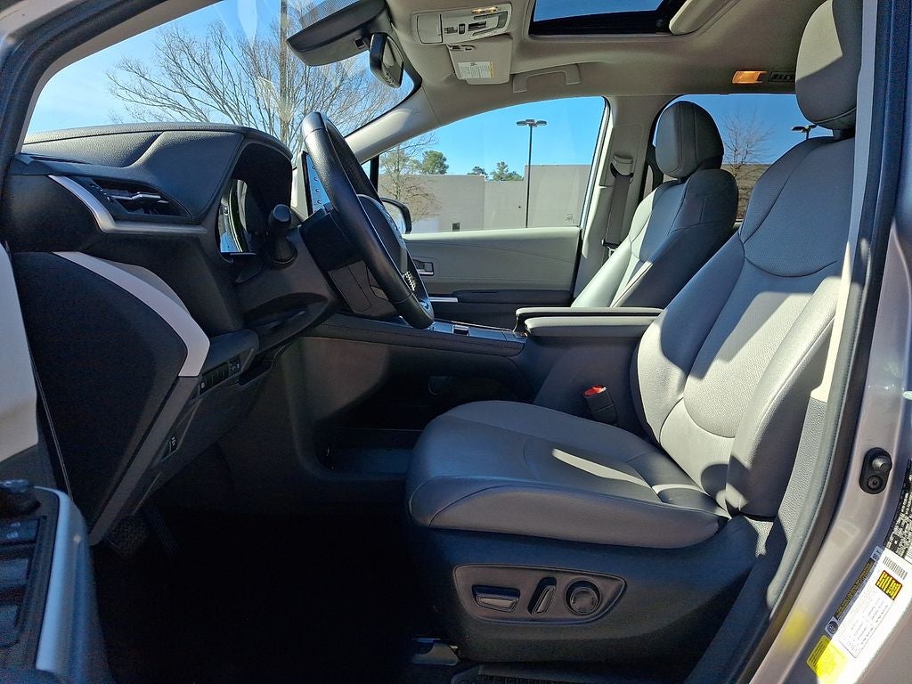 2024 Toyota Sienna XLE 8 Passenger