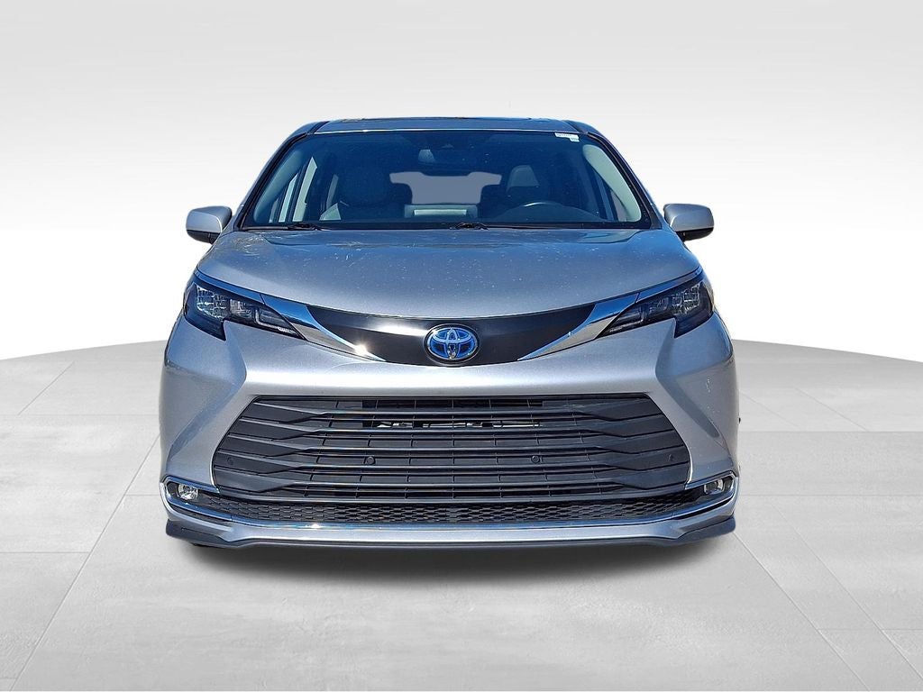2024 Toyota Sienna XLE 8 Passenger