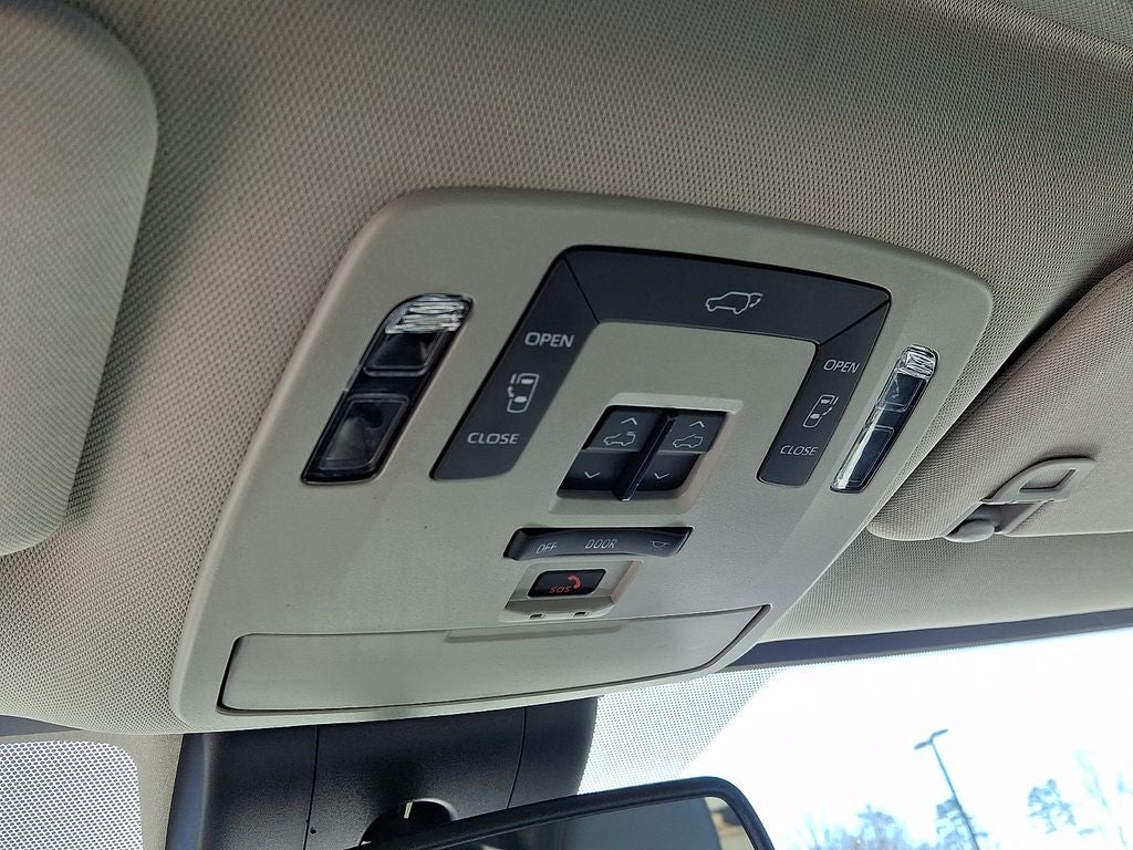 2024 Toyota Sienna XLE 8 Passenger