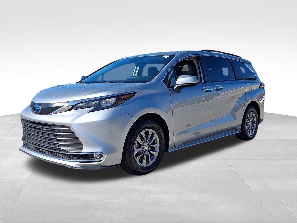 2024 Toyota Sienna XLE 8 Passenger