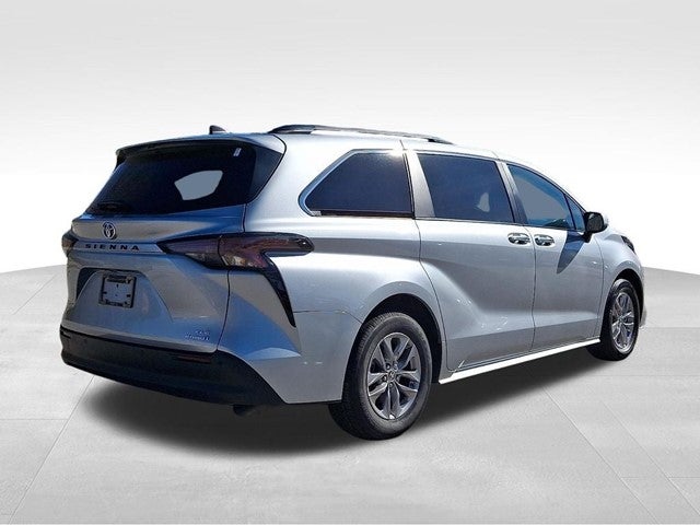 2024 Toyota Sienna XLE 8 Passenger