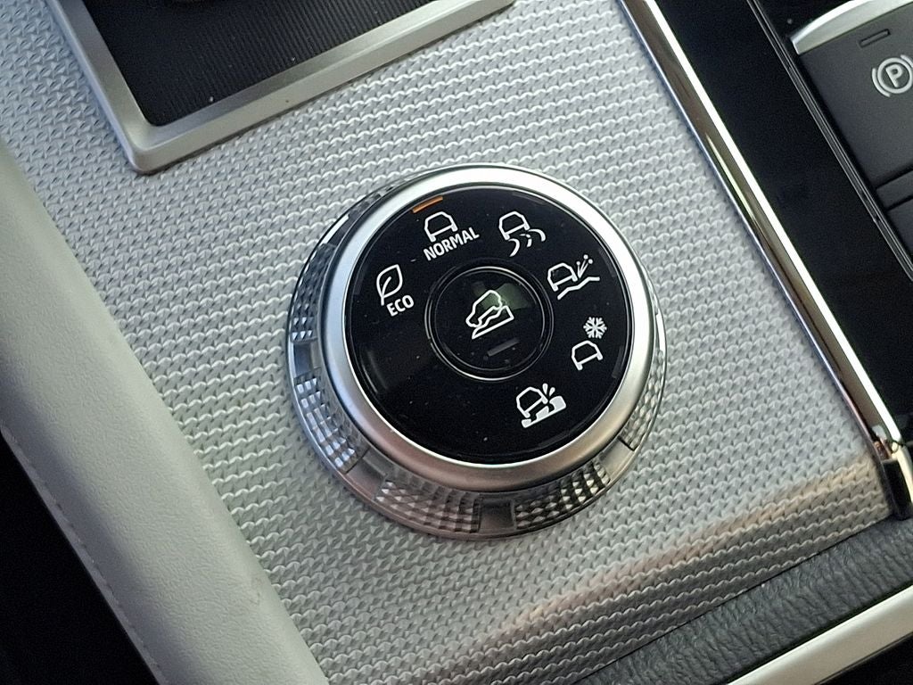 2024 Mitsubishi Outlander Base