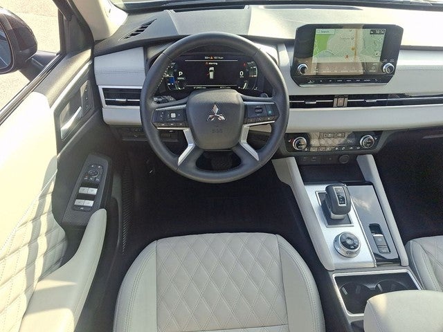 2024 Mitsubishi Outlander Base