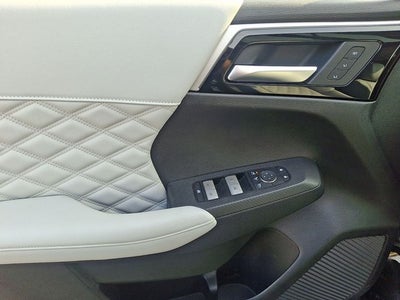 2024 Mitsubishi Outlander Base